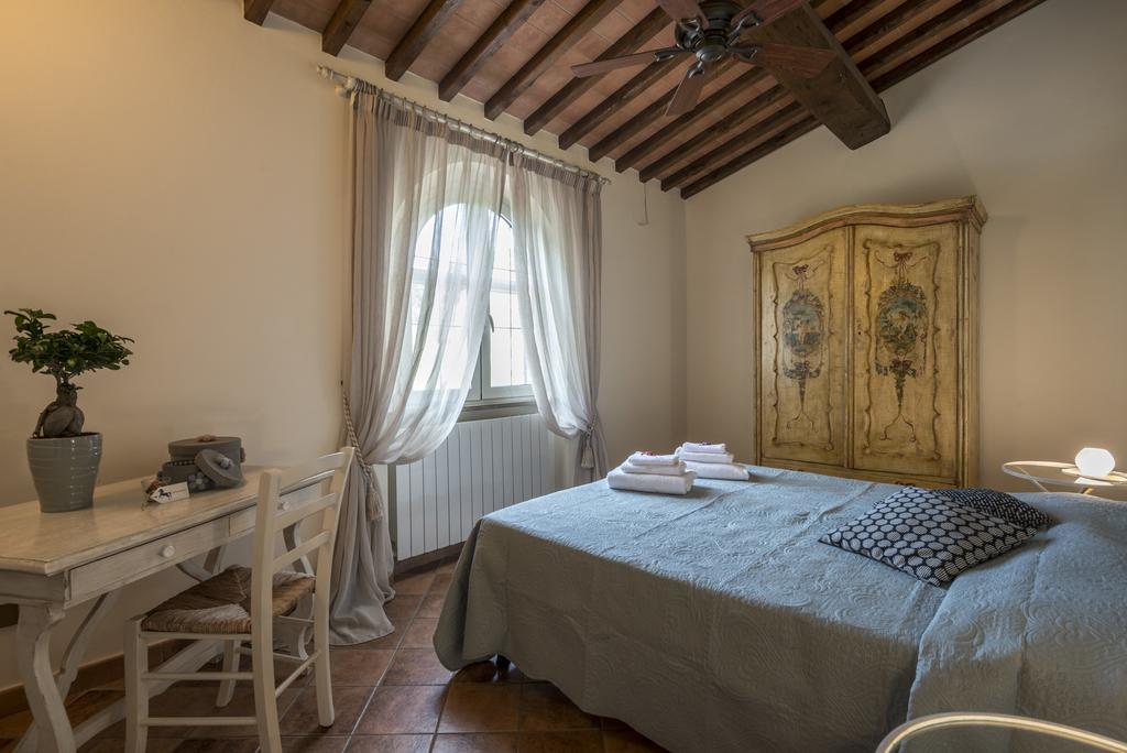 Hotel Il Cavallino Blu Volterra Bagian luar foto