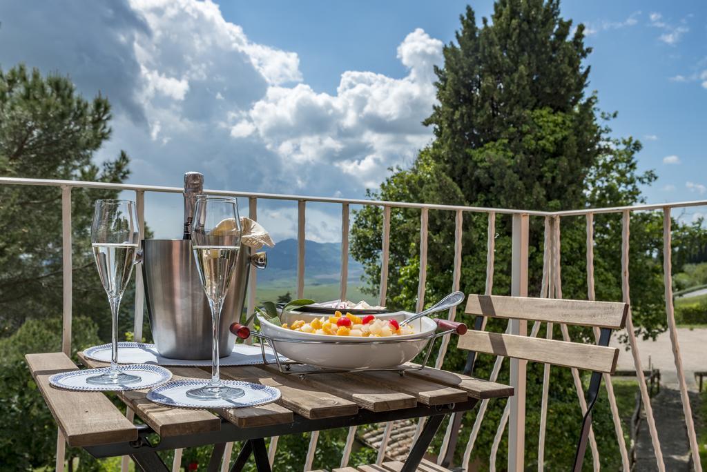 Hotel Il Cavallino Blu Volterra Bagian luar foto