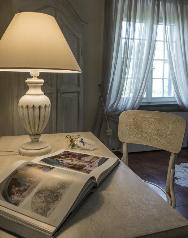 Hotel Il Cavallino Blu Volterra Bagian luar foto