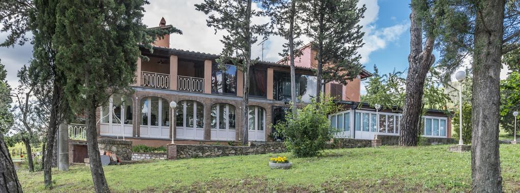 Hotel Il Cavallino Blu Volterra Bagian luar foto