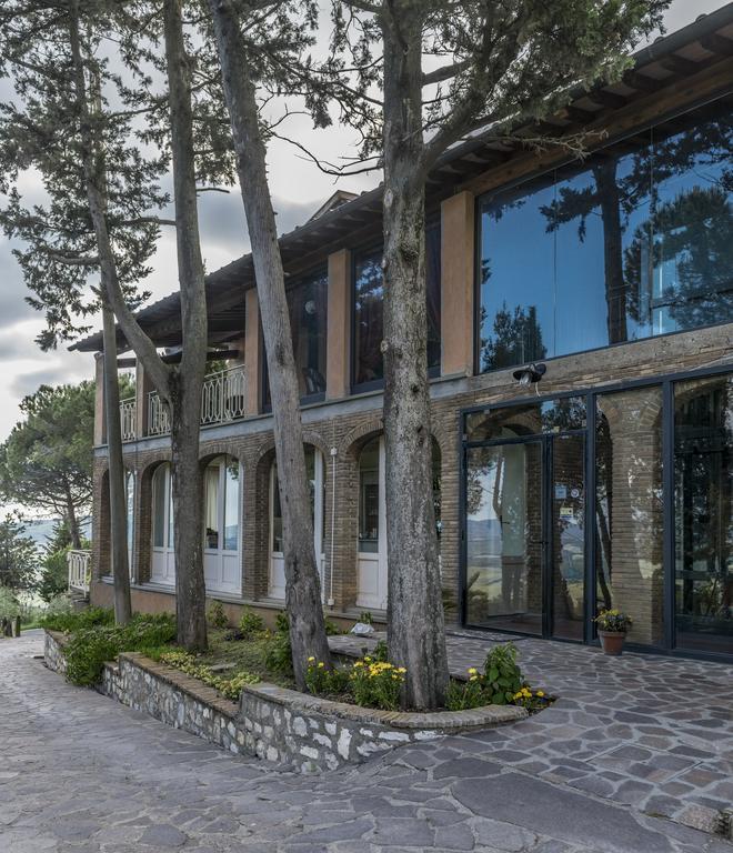 Hotel Il Cavallino Blu Volterra Bagian luar foto