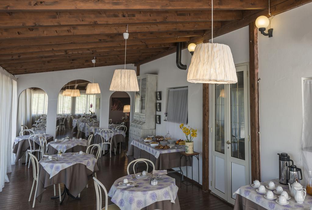 Hotel Il Cavallino Blu Volterra Bagian luar foto