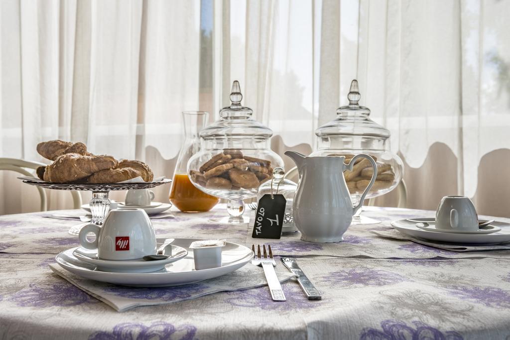 Hotel Il Cavallino Blu Volterra Bagian luar foto