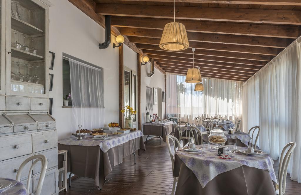 Hotel Il Cavallino Blu Volterra Bagian luar foto