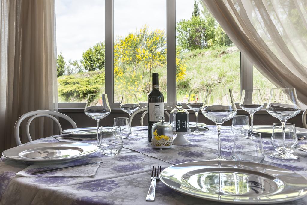 Hotel Il Cavallino Blu Volterra Bagian luar foto