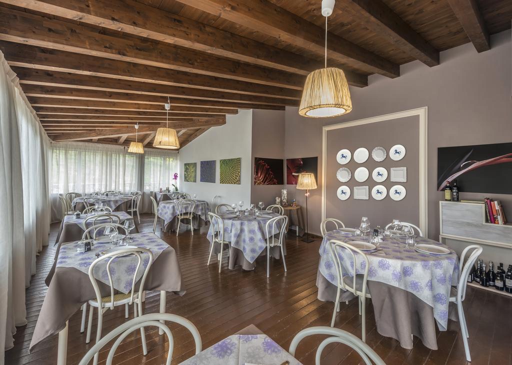 Hotel Il Cavallino Blu Volterra Bagian luar foto