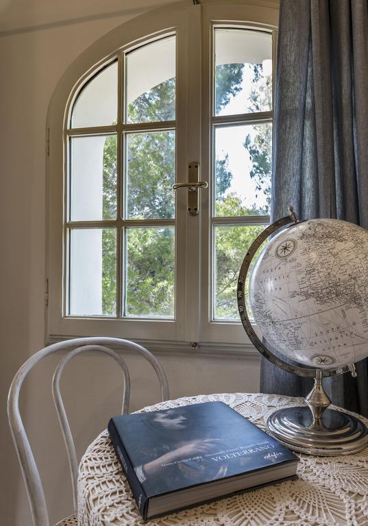 Hotel Il Cavallino Blu Volterra Bagian luar foto