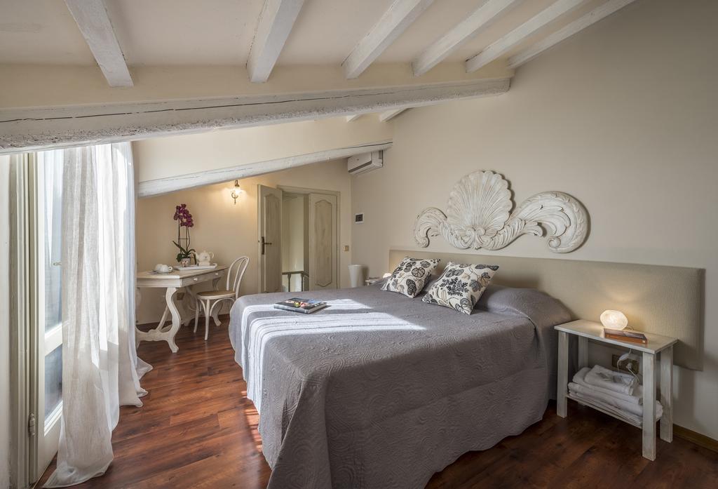 Hotel Il Cavallino Blu Volterra Bagian luar foto