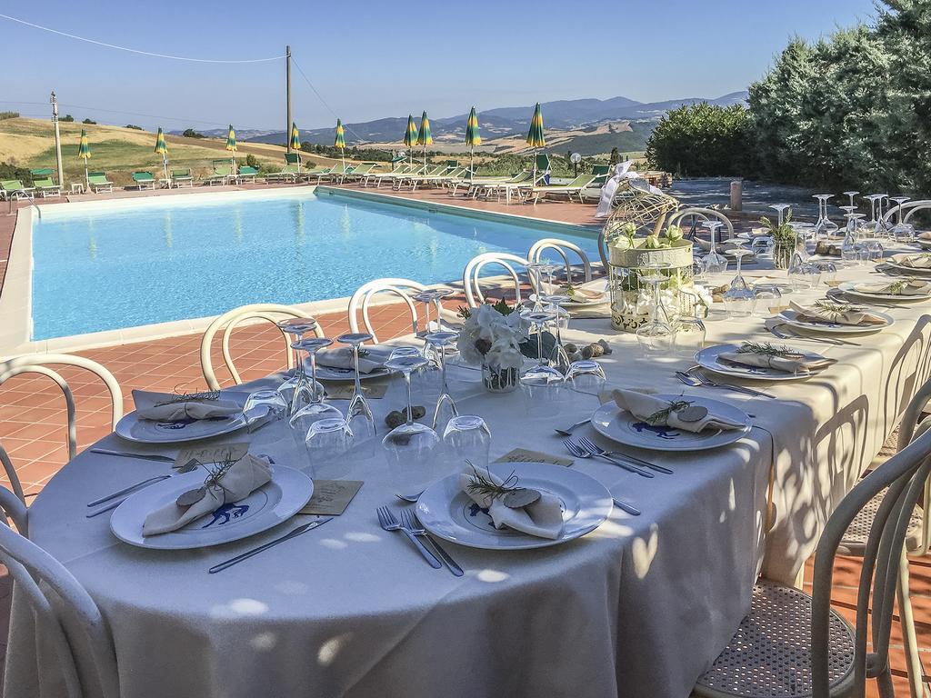Hotel Il Cavallino Blu Volterra Bagian luar foto