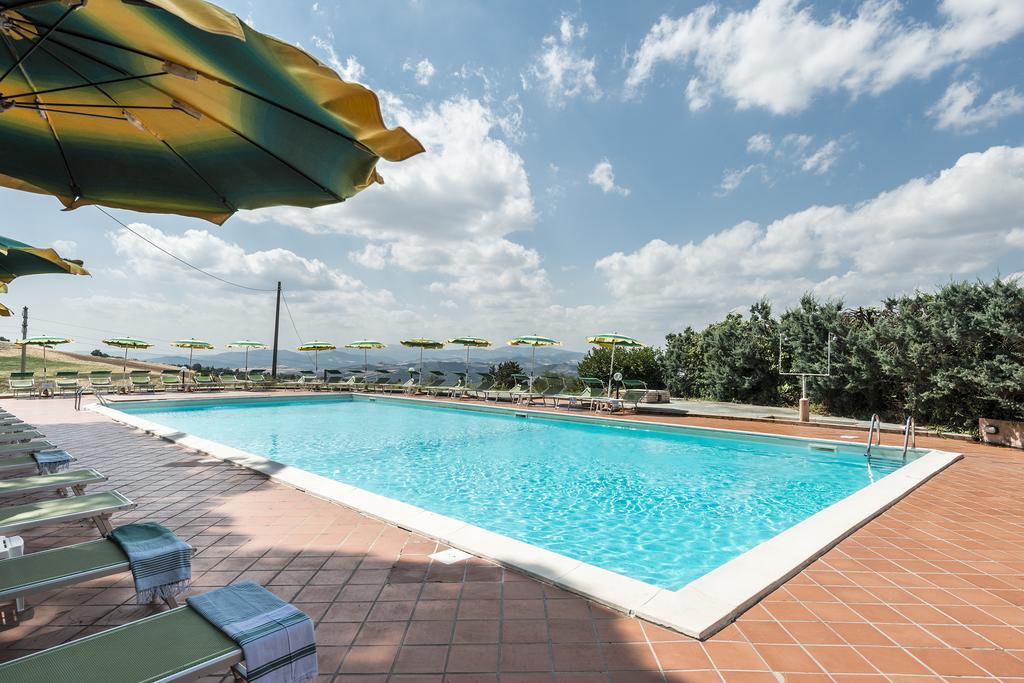 Hotel Il Cavallino Blu Volterra Bagian luar foto