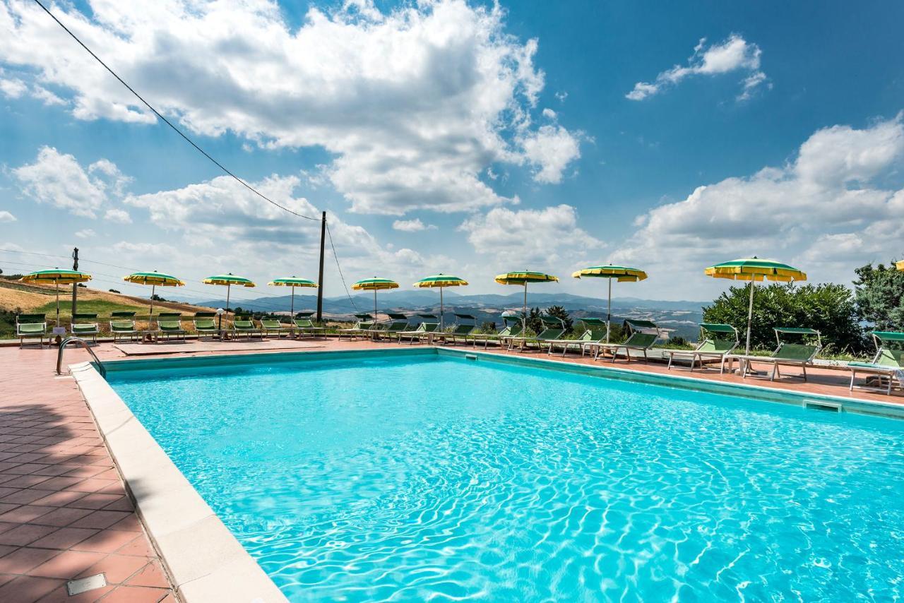 Hotel Il Cavallino Blu Volterra Bagian luar foto