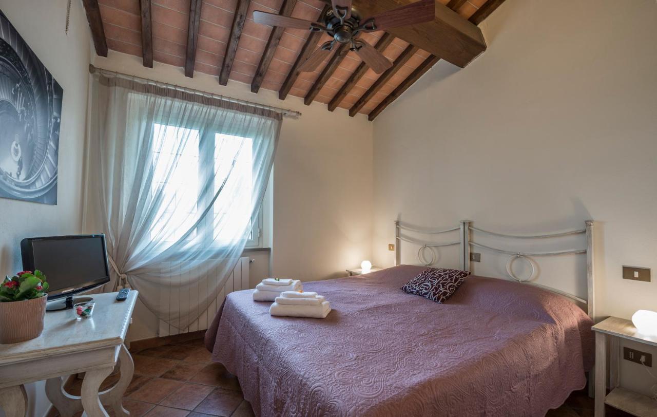 Hotel Il Cavallino Blu Volterra Bagian luar foto